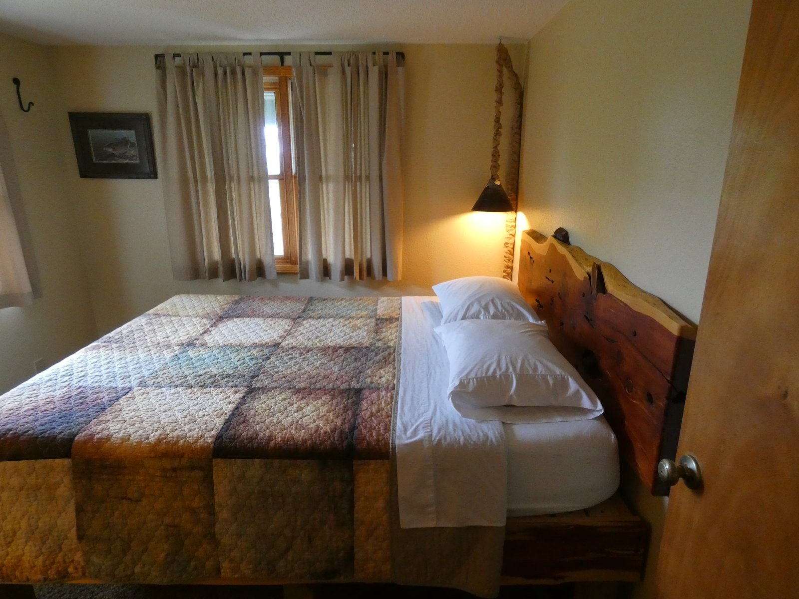 Cedar Ridge master bedroom with queen bed and live edge wood headboard